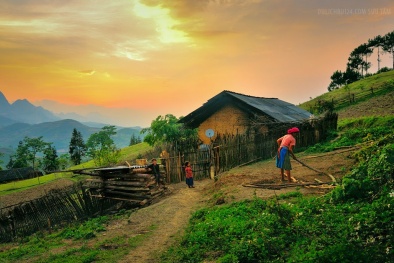 Dự báo thời tiết ngày 28/10: Bắc Bộ nắng nhẹ, Nam Bộ mưa dông