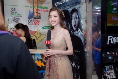 Elly Trần tiếp tục khoe đường cong với mốt váy trong suốt 
