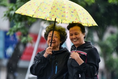 Người Hà Nội thích thú đón gió lạnh đầu mùa