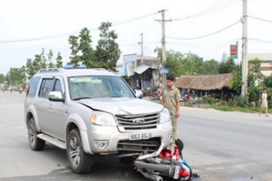 Tai nạn giao thông nghiêm trọng ngày 30/10: Taxi tông 3 cha con nguy kịch