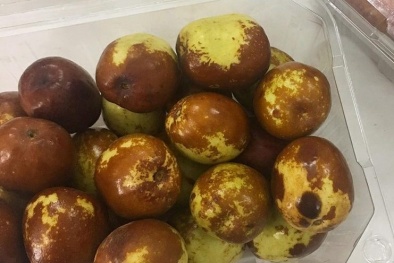 Táo tàu Hàn Quốc xách tay giá 'tiền triệu' vẫn cháy hàng