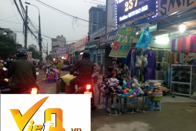Tất siêu rẻ 5.000 đồng đắt khách ngày đầu đông tại Hà Nội 