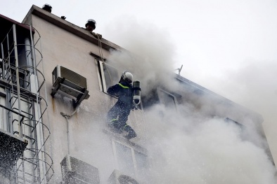 Từ vụ cháy lớn ở Trần Thái Tông nghĩ đến những nguy hiểm đe dọa lính cứu hỏa