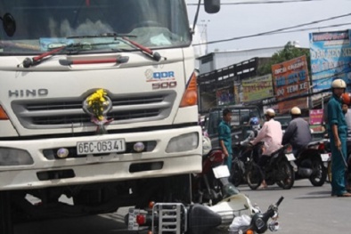 Tai nạn giao thông nghiêm trọng ngày 3/11: Hai nữ sinh bị kéo lê dưới gầm xe tải