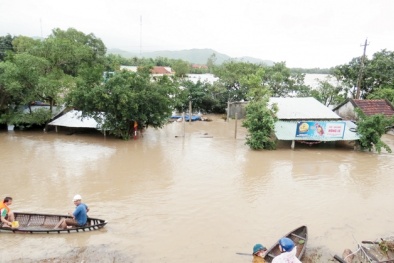 Khẩn cấp ứng phó lũ lụt miền Trung và áp thấp nhiệt đới gần bờ