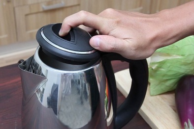 Những thói quen nguy hiểm ‘chết người’ khi dùng ấm siêu tốc