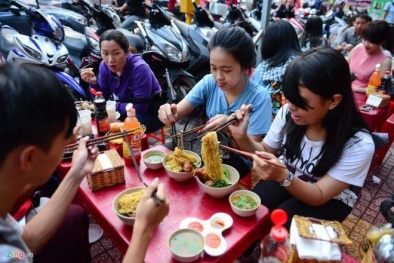 Những địa điểm check in món mì bay thần thánh cho giới trẻ 3 miền