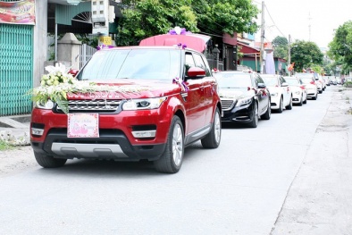 Đại gia Quảng Ninh gây 'choáng' khi liên tục mang dàn siêu xe đi hỏi vợ