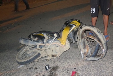 Tai nạn giao thông ngày 8/11: Exciter găm chặt vào đuôi xe hút bụi, 2 người chết thảm