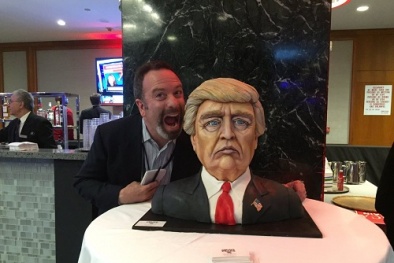 Bầu cử Tổng thống Mỹ: Bánh kem hình ông Donald Trump giá khủng