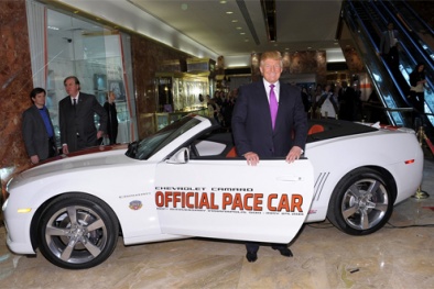 Ông Donald Trump vừa được bầu là Tổng thống Mỹ thích đi xe gì?