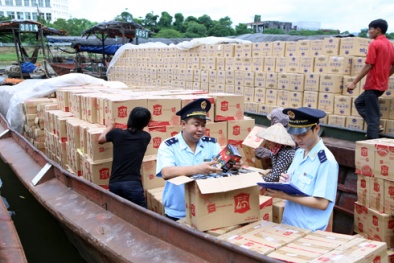 Cảnh giác với buôn lậu hàng hóa qua biên giới dịp Tết Đinh Dậu