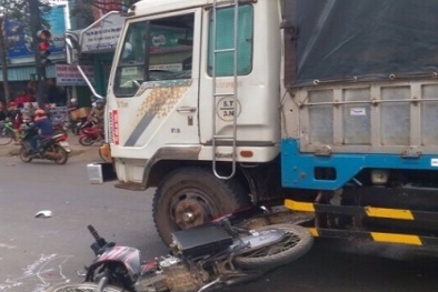 Tai nạn giao thông mới nhất ngày 11/11: Xe cẩu cán chết nữ sinh rồi bỏ chạy