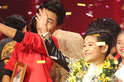 Trịnh Nhật Minh The Voice Kids lọt top các Quán quân xuất sắc nhất thế giới. 