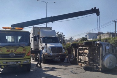 Tai nạn giao thông mới nhất ngày 13/11: 3 người kêu cứu trong ô tô lật