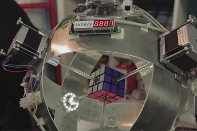 Kinh ngạc robot giải khối rubik trong chưa đầy 1 giây, nhanh gấp 8 lần con người
