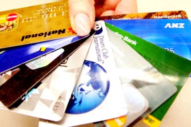 Cảnh báo ngân hàng tự ý thu phí thường niên dịch vụ thẻ tín dụng 
