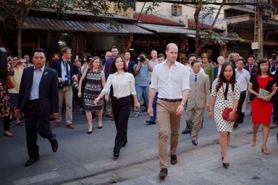 Hoàng tử Anh William dạo phố cổ Hà Nội, uống cà phê vỉa hè