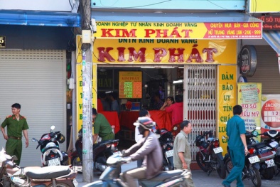 Táo tợn xông vào tiệm vàng, xin đểu 200 triệu đồng