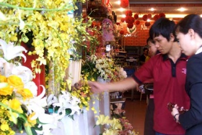 Thị trường quà tặng ở TP. Hồ Chí Minh nhộn nhịp trước ngày 20/11