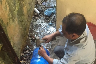 Lạng Sơn: Tiêu huỷ sản phẩm nước uống đóng bình của Công ty Mẫu Sơn