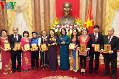 Phó Chủ tịch nước Đặng Thị Ngọc Thịnh gặp gỡ các nhà giáo tiêu biểu toàn quốc