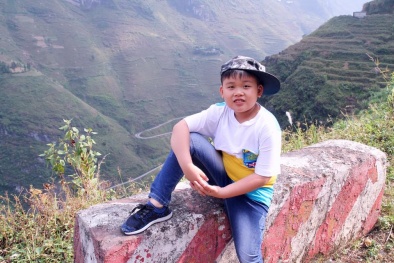 Ghen tỵ với cậu bé 8 tuổi cùng mẹ khám phá gần hết các cảnh đẹp Việt Nam