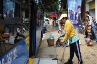 Thay 300 xe buýt sàn thấp để người khuyết tật dễ lên xe