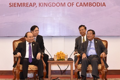 Thủ tướng Nguyễn Xuân Phúc hội đàm với Thủ tướng Campuchia Hun Sen