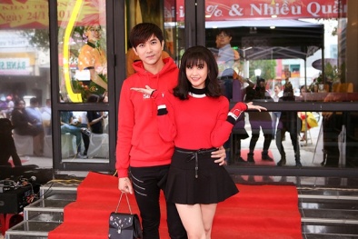 Tim - Trương Quỳnh Anh diện đồ đôi đỏ rực giữa trời đông