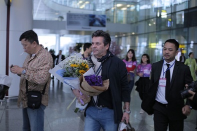 Trưởng nhóm Modern Talking 53 tuổi vẫn phong độ khi đến Việt Nam 