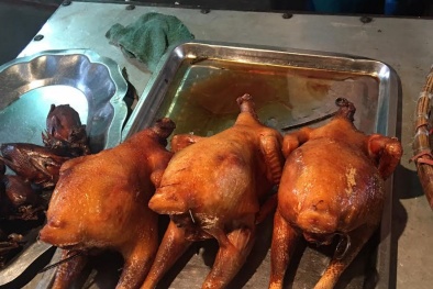 Bí ẩn gà không đầu, không chân giá rẻ bán đầy Hà Nội