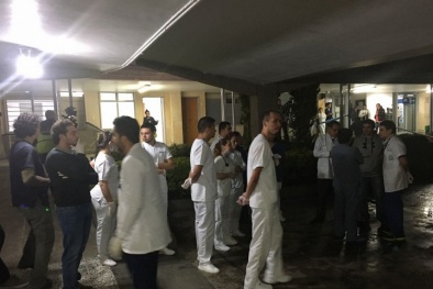 Cứu hộ vụ máy bay chở đội bóng của Brazil rơi ở Colombia