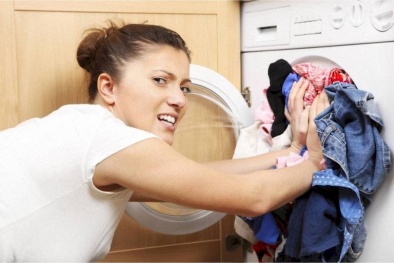 Giật mình vì thói quen sử dụng máy giặt không đúng cách của bà nội trợ 