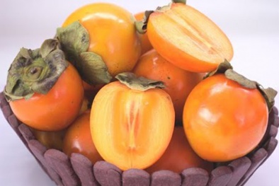 Nguy cơ tắc ruột vì ăn hồng giòn khi đói bụng