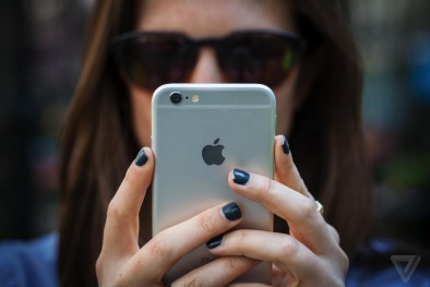 Hàng loạt 'tín đồ' của iPhone than phiền về lỗi tụt pin bí ẩn
