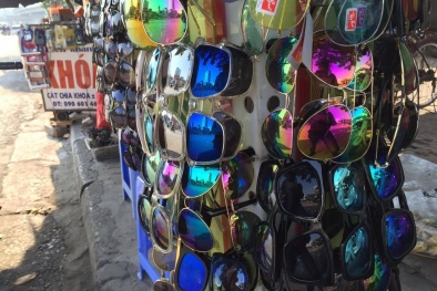Những hệ lụy nguy hiểm từ kính mắt hàng hiệu giá rẻ
