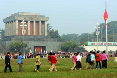 Hà Nội treo cờ rủ ngày Quốc tang tưởng nhớ Lãnh tụ Fidel Castro