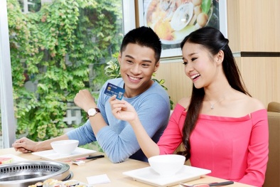 Dùng thẻ tín dụng thời 'bão giá': Mẹo hay để không 'vung tay quá trán'