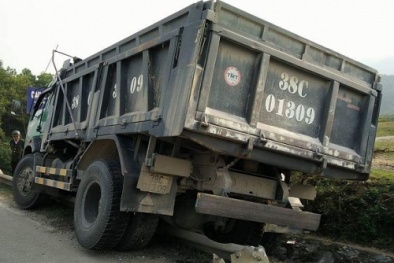 Tai nạn giao thông nghiêm trọng ngày 11/12: Xe máy vỡ nát, người đàn ông tử vong