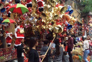 Đón Giáng sinh trên phố Hàng Mã lung linh sắc màu