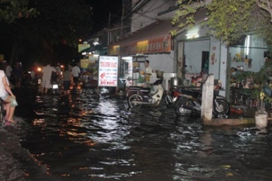 TP.HCM sắp ngập sâu vì có cả mưa và triều cường