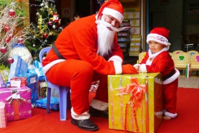 Rộn ràng dịch vụ ông già Noel tặng quà Giáng sinh