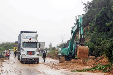 Sự cố sạt lở trên đèo Cả đã được khắc phục và thông tuyến