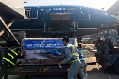 Lũ lụt miền Trung: Máy bay vận chuyển 30 tấn lương khô cứu trợ miền Trung