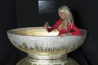 Bồn tắm xa hoa giá 3 tỷ đồng, đại gia bí ẩn bỏ tiền mua có gì đặc biệt?