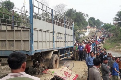 Tai nạn giao thông ngày 20/12: Học sinh lớp 2 bị xe tải cán tử vong trên đường đi học về