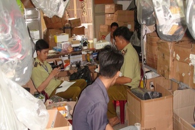 Triệt phá đường dây buôn lậu linh kiện điện tử 'khủng' tại TP HCM
