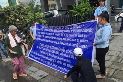 Công ty của chồng ca sĩ Thu Minh lại bị giăng biểu ngữ đòi nợ