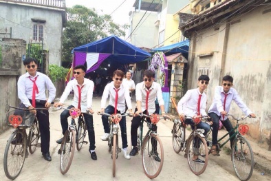 Màn rước dâu bằng xe đạp thời 'ông bà anh' khiến nhà gái 'đứng hình'